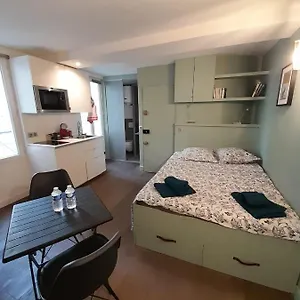 Apartment Studio Equipe Metro Abbesses A Montmartre, Paris