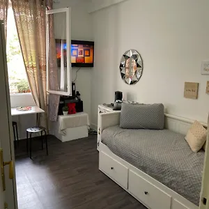 Tour Montparnasse Bed & Breakfast